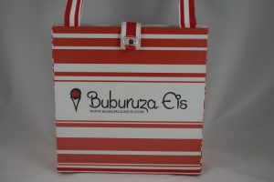 Auftragstasche von Buburuza Eis, Tasche aus einer Papiertragetasche, T-Shirt, Schürze und eigene Buttons